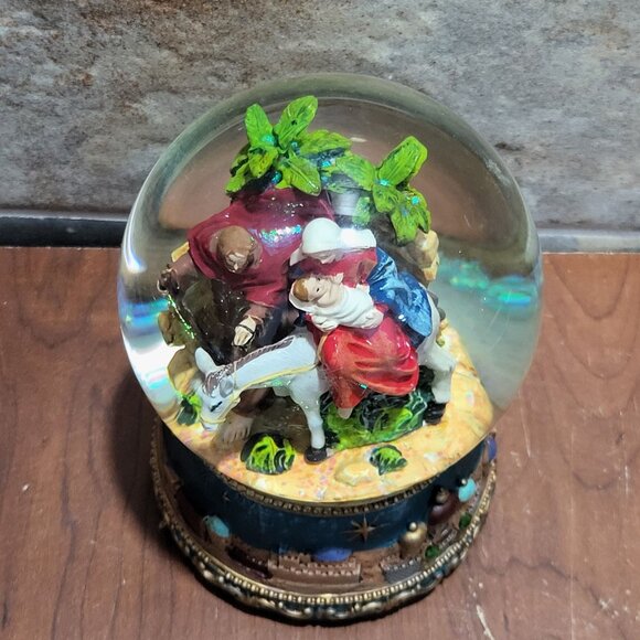 Nativity Scene Water Globe Music Box Plays Silent Night - Picture 3 of 10